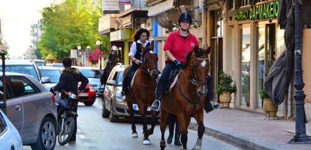 Οι αμαζόνες του Αργους -Βγήκαν στους δρόμους της πόλης καβάλα στο άλογο! [photos] - Φωτογραφία 1