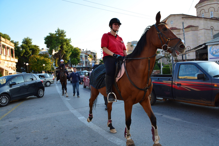 Οι αμαζόνες του Αργους -Βγήκαν στους δρόμους της πόλης καβάλα στο άλογο! [photos] - Φωτογραφία 2