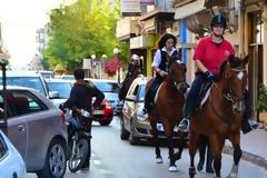 Οι αμαζόνες του Αργους -Βγήκαν στους δρόμους της πόλης καβάλα στο άλογο! [photos]