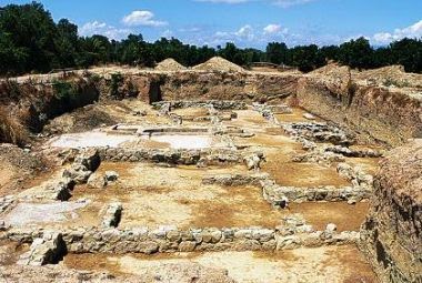 Αρχαία Ελίκη: Στον κάδο αχρήστων οι ανασκαφές εξαιτίας σκοπιμοτήτων από παράγοντες του υπουργείου - Φωτογραφία 1