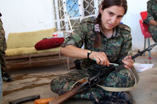 Αυτή είναι η γυναίκα καπετάνιος των Κούρδων στο Κομπανι - Φωτογραφία 2