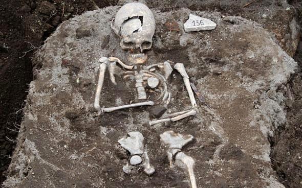 Βρήκαν σκελετό βαμπίρ στην Βουλγαρία...[photo] - Φωτογραφία 1