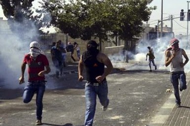Ταραχές μεταξύ Παλαιστινίων και αστυνομικών στην Ιερουσαλήμ... - Φωτογραφία 1
