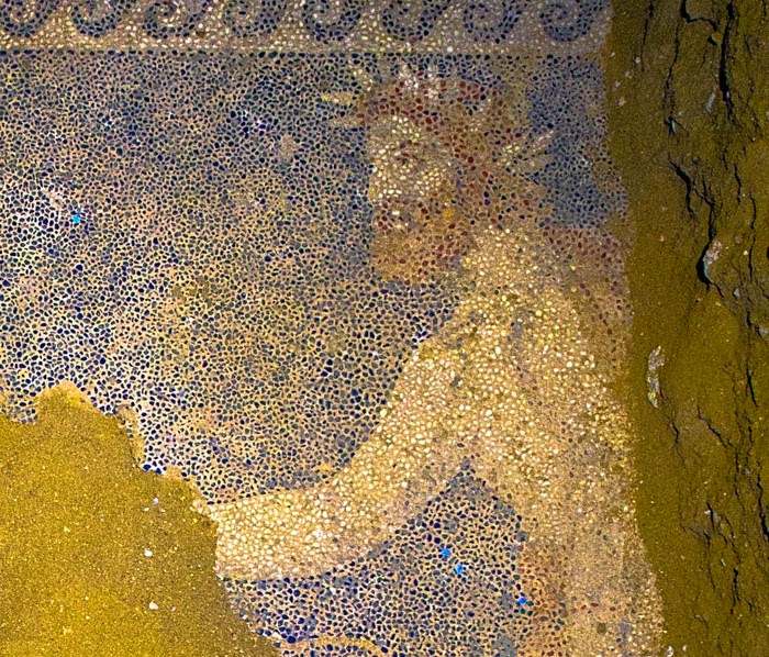 Μαγεία στην Αμφίπολη: Αρμα, θεός Ερμής και ψηφιδωτό με χρώματα - Φωτογραφία 5