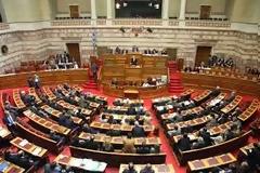 Ποιου μεγάλου Έλληνα πολιτικού η κόρη παριστάνει τη λεσβία; [photos]