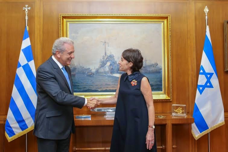 Συνάντηση ΥΕΘΑ Δημήτρη Αβραμόπουλου με τη νέα Πρέσβη του Ισραήλ - Φωτογραφία 1