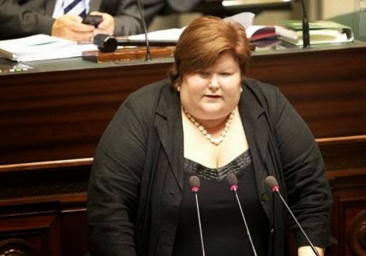 Απίστευτος ρατσισμός στο Βέλγιο - Δεν την θέλουν για Υπουργό επειδή είναι υπέρβαρη - Φωτογραφία 1