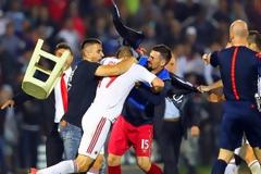 Παίκτες έπαιξαν ξύλο: ΑΠΙΣΤΕΥΤΕΣ εικόνες ΑΓΡΙΟΤΗΤΑΣ στα Ευρωπαϊκά γήπεδα...Δείτε ποιο πρόσωπο βόμβα κρύβεται πίσω από τα επεισόδια! [video+photos]