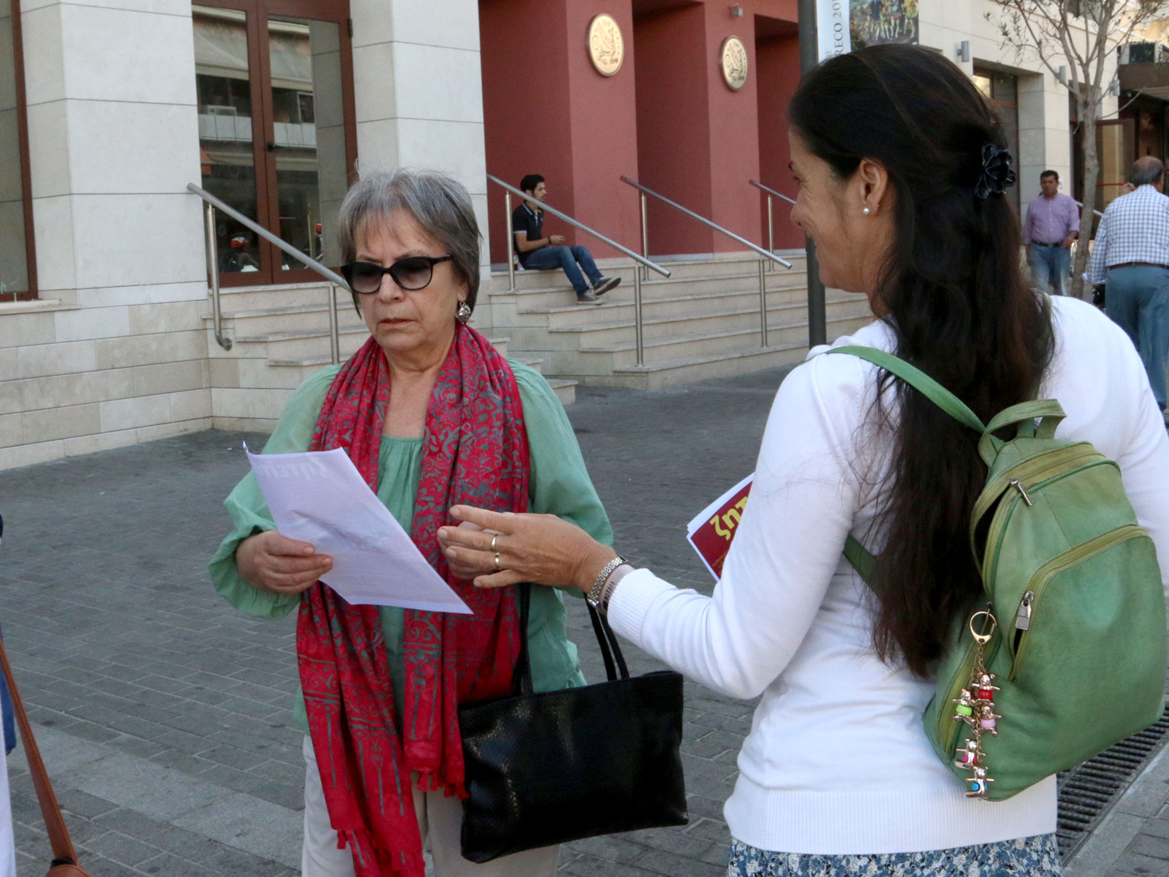 Ψάχνοντας απεγνωσμένα τους γονείς της...53χρονη Ολλανδή θέλει να βρει την Κρητικιά μητέρα της! - Φωτογραφία 2