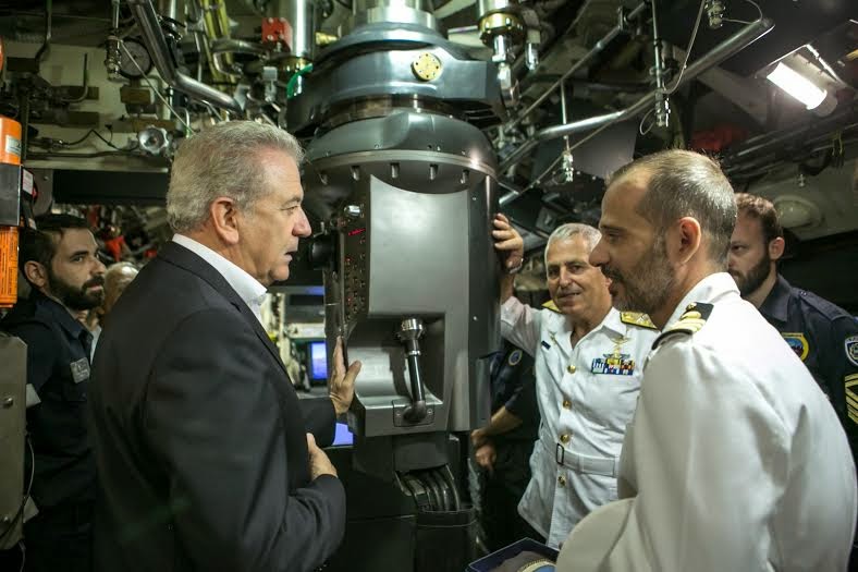 Επίσκεψη ΥΕΘΑ Δημήτρη Αβραμόπουλου στο Αρχηγείο Στόλου και σε Πολεμικά πλοία στο Ναύσταθμο Σαλαμίνος - Φωτογραφία 1