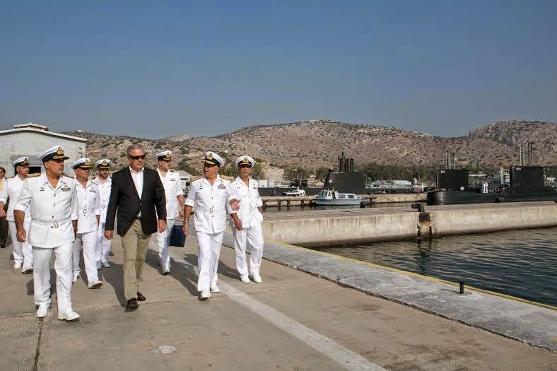 Επίσκεψη ΥΕΘΑ Δημήτρη Αβραμόπουλου στο Αρχηγείο Στόλου και σε Πολεμικά πλοία στο Ναύσταθμο Σαλαμίνος - Φωτογραφία 15