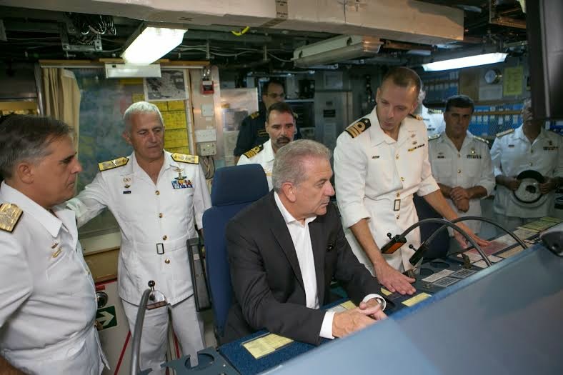 Επίσκεψη ΥΕΘΑ Δημήτρη Αβραμόπουλου στο Αρχηγείο Στόλου και σε Πολεμικά πλοία στο Ναύσταθμο Σαλαμίνος - Φωτογραφία 17
