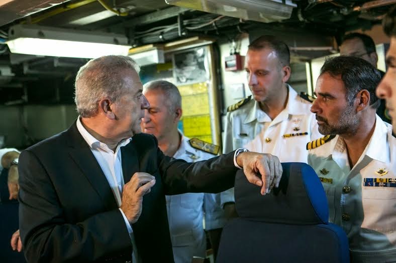 Επίσκεψη ΥΕΘΑ Δημήτρη Αβραμόπουλου στο Αρχηγείο Στόλου και σε Πολεμικά πλοία στο Ναύσταθμο Σαλαμίνος - Φωτογραφία 19