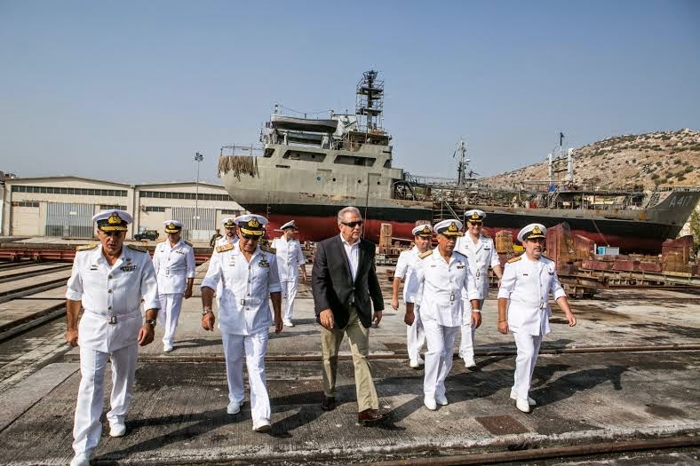 Επίσκεψη ΥΕΘΑ Δημήτρη Αβραμόπουλου στο Αρχηγείο Στόλου και σε Πολεμικά πλοία στο Ναύσταθμο Σαλαμίνος - Φωτογραφία 24