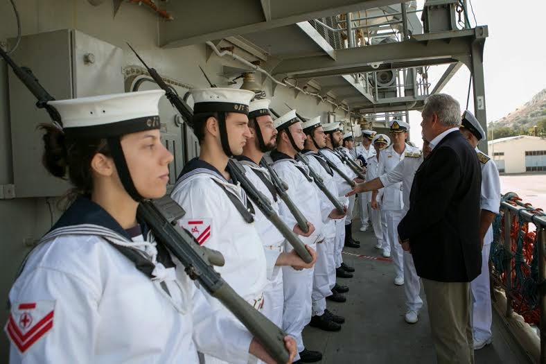 Επίσκεψη ΥΕΘΑ Δημήτρη Αβραμόπουλου στο Αρχηγείο Στόλου και σε Πολεμικά πλοία στο Ναύσταθμο Σαλαμίνος - Φωτογραφία 25