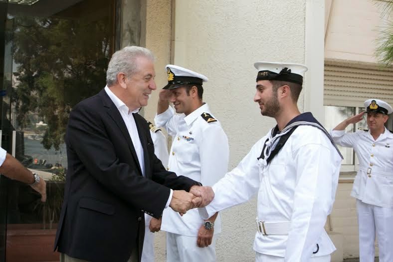 Επίσκεψη ΥΕΘΑ Δημήτρη Αβραμόπουλου στο Αρχηγείο Στόλου και σε Πολεμικά πλοία στο Ναύσταθμο Σαλαμίνος - Φωτογραφία 27