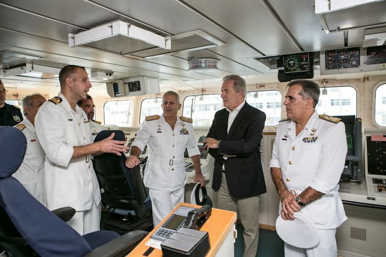 Επίσκεψη ΥΕΘΑ Δημήτρη Αβραμόπουλου στο Αρχηγείο Στόλου και σε Πολεμικά πλοία στο Ναύσταθμο Σαλαμίνος - Φωτογραφία 32
