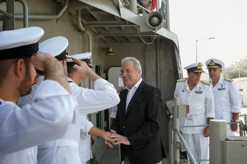 Επίσκεψη ΥΕΘΑ Δημήτρη Αβραμόπουλου στο Αρχηγείο Στόλου και σε Πολεμικά πλοία στο Ναύσταθμο Σαλαμίνος - Φωτογραφία 34