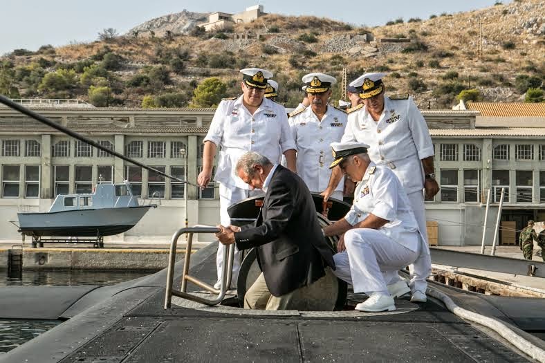 Επίσκεψη ΥΕΘΑ Δημήτρη Αβραμόπουλου στο Αρχηγείο Στόλου και σε Πολεμικά πλοία στο Ναύσταθμο Σαλαμίνος - Φωτογραφία 6