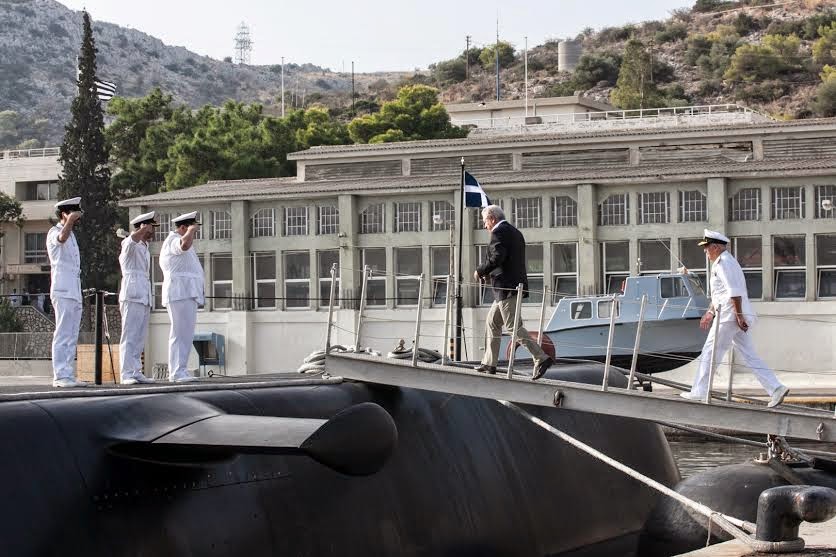 Επίσκεψη ΥΕΘΑ Δημήτρη Αβραμόπουλου στο Αρχηγείο Στόλου και σε Πολεμικά πλοία στο Ναύσταθμο Σαλαμίνος - Φωτογραφία 3