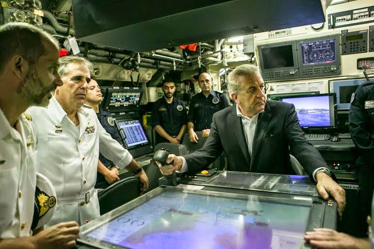 Επίσκεψη ΥΕΘΑ Δημήτρη Αβραμόπουλου στο Αρχηγείο Στόλου και σε Πολεμικά πλοία στο Ναύσταθμο Σαλαμίνος - Φωτογραφία 7