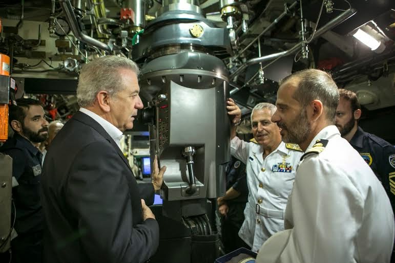 Επίσκεψη ΥΕΘΑ Δημήτρη Αβραμόπουλου στο Αρχηγείο Στόλου και σε Πολεμικά πλοία στο Ναύσταθμο Σαλαμίνος - Φωτογραφία 8
