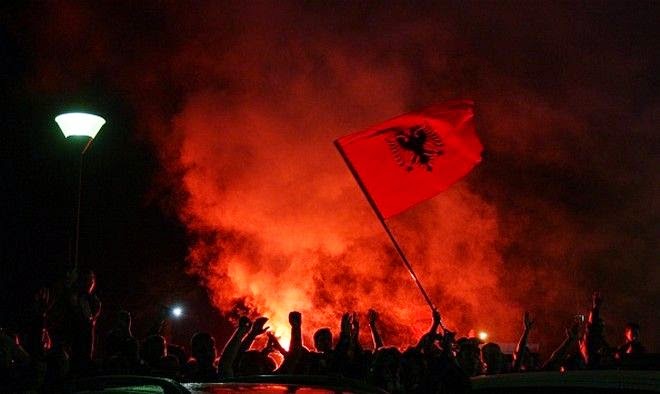 Μαθητές ήρθαν στα χέρια με αφορμή το ματς Σερβίας-Αλβανίας στο Μαυροβούνιο... - Φωτογραφία 1