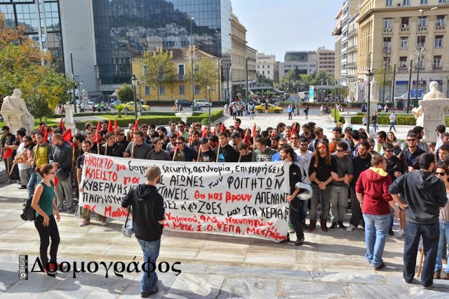 ΠΟΡΕΙΑ ΤΩΡΑ: Ματ χτύπησαν φοιτητές στα Προπύλαια...[photos] - Φωτογραφία 2