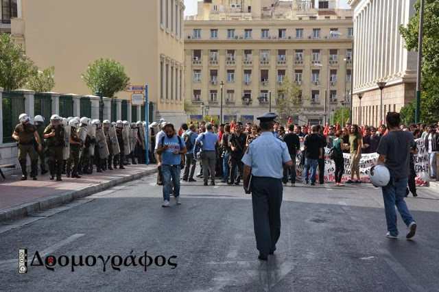 ΠΟΡΕΙΑ ΤΩΡΑ: Ματ χτύπησαν φοιτητές στα Προπύλαια...[photos] - Φωτογραφία 7