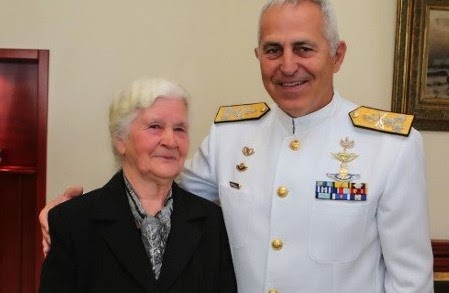 Aυτή είναι η Η γυναίκα που επί 74 χρόνια φροντίζει τα μνήματα των Ελλήνων που «έπεσαν» στο έπος του '40 [photos] - Φωτογραφία 1