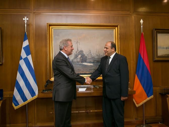 Συνάντηση ΥΕΘΑ Δημήτρη Αβραμόπουλου με τον Πρέσβη της Αρμενίας - Φωτογραφία 1