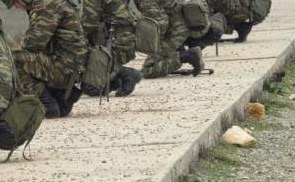 Μετάθεση σε ΕΛΔΥΚ: Η στρατευμένη νεολαία μετατρέπεται σε μισθοφορικό ακούνητο-αγέλαστο Στρατιωτάκι - Φωτογραφία 1
