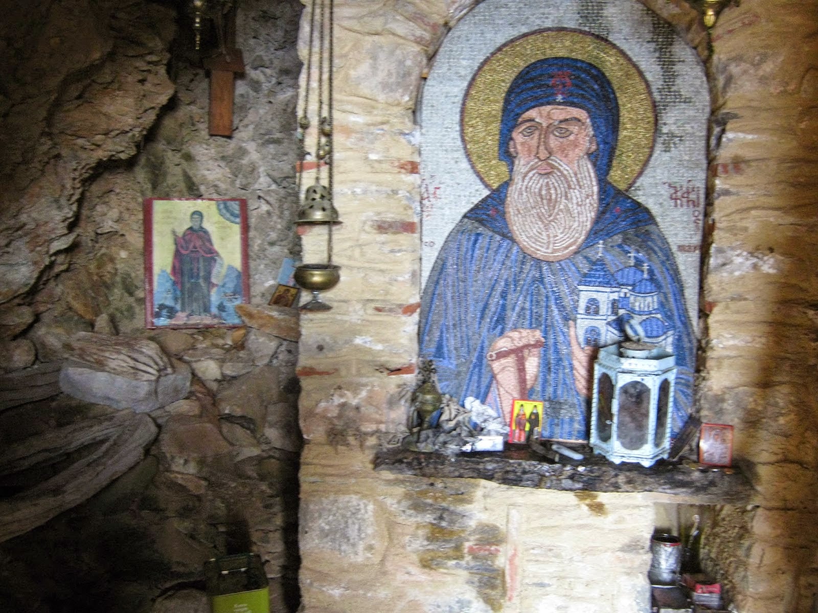 5413 - Φωτογραφίες από το σπήλαιο του Αγίου Ακακίου του Καυσοκαλυβίτη - Φωτογραφία 1