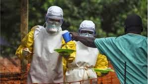 Στα τυφλά για τον Έμπολα γιατροί και νοσηλευτές - Φωτογραφία 1