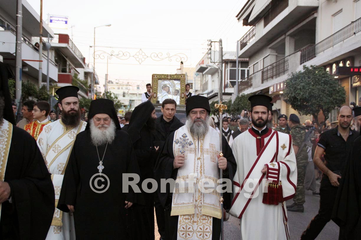 5426 - Χιλιάδες πιστοί υποδέχθηκαν την Παναγία την Παραμυθία - Φωτογραφία 2