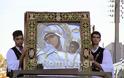 5426 - Χιλιάδες πιστοί υποδέχθηκαν την Παναγία την Παραμυθία - Φωτογραφία 1