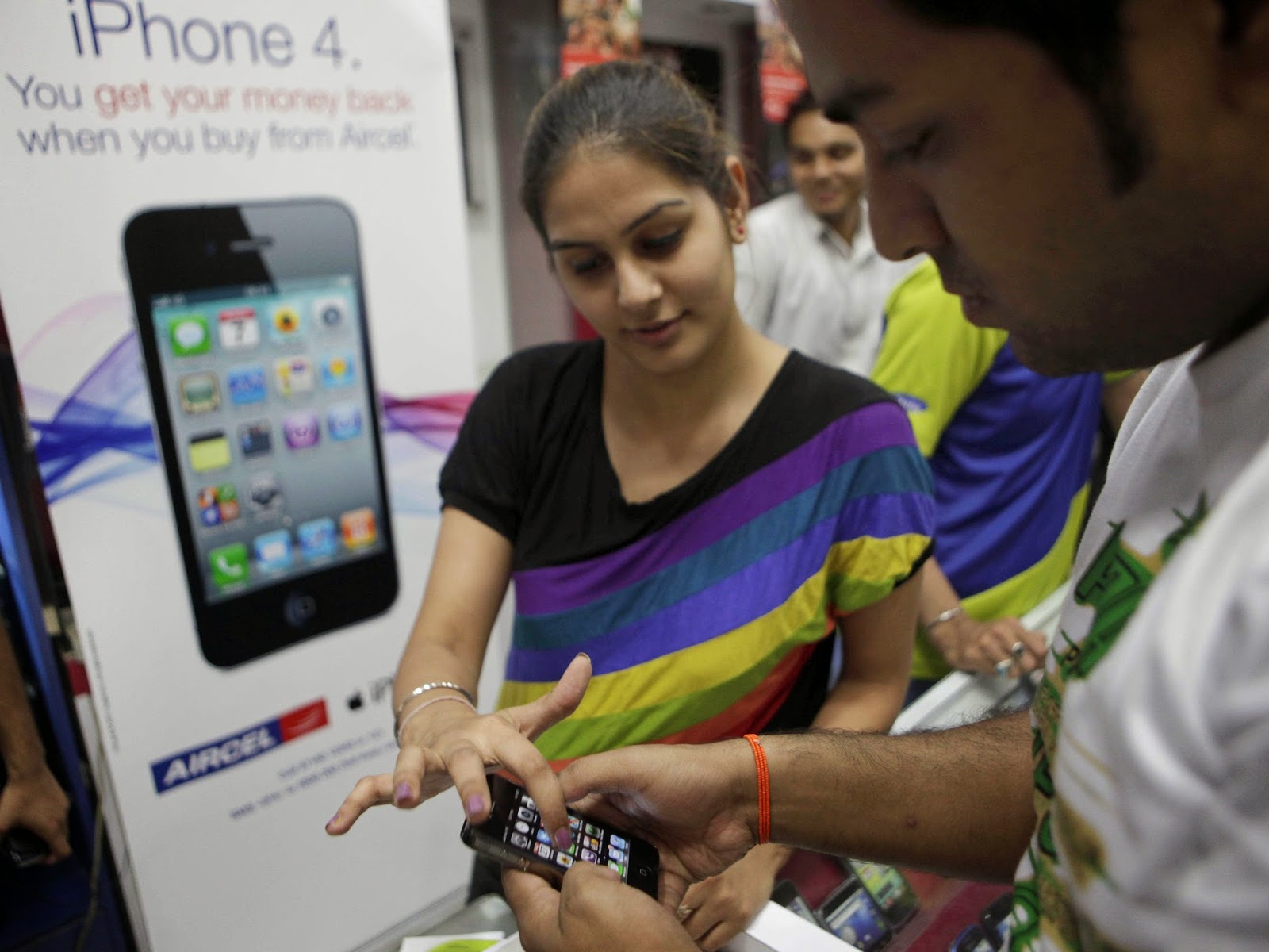 Πόσες ημέρες πρέπει να δουλέψει κάποιος στην Ινδία για να αποκτήσει το νέο iPhone; - Φωτογραφία 1