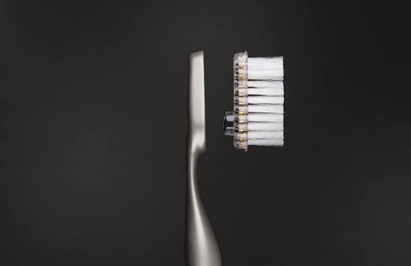 Δεν είμαστε με τα καλά μας: Έφτιαξαν οδοντόβουρτσα που αξίζει περισσότερο από 4.000 δολάρια [photos] - Φωτογραφία 3