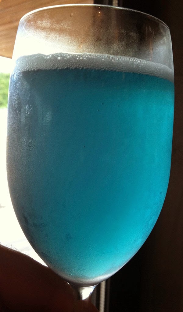 Δείτε την απίστευτη μπύρα που έχει χρώμα μπλε [photos] - Φωτογραφία 4