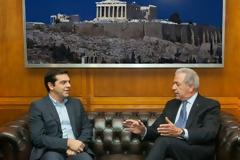 Φωτό από την επίσκεψη Τσίπρα στο Υπουργείο Άμυνας