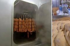 Καρέ-καρέ πώς φτιάχνονται τα λουκάνικα - Ένας... πουρές κρέατος που σταδιακά αποκτά μορφή