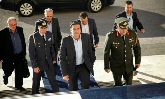 Ο Τσίπρας έδειξε τον υπουργό Εθνικής Άμυνας του ΣΥΡΙΖΑ - Φωτογραφία 1