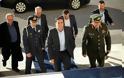 Ο Τσίπρας έδειξε τον υπουργό Εθνικής Άμυνας του ΣΥΡΙΖΑ