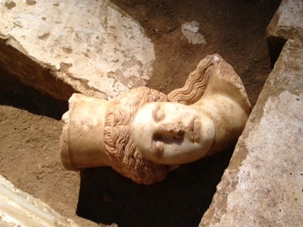 Βρέθηκε το κεφάλι της σφίγγας στην Αμφίπολη - Φωτογραφία 1
