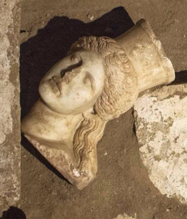 Αμφίπολη: Γιατί ... χαμογελάει η Σφίγγα – Απίστευτα μυστήρια στον αρχαίο τάφο - Φωτογραφία 3