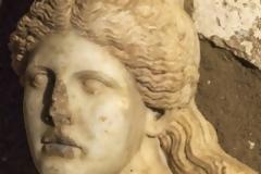 Αμφίπολη: Γιατί ... χαμογελάει η Σφίγγα – Απίστευτα μυστήρια στον αρχαίο τάφο