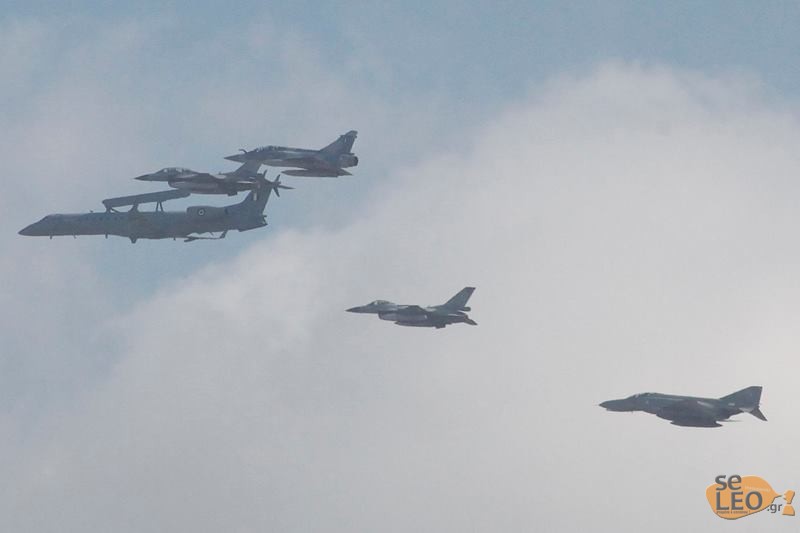 Η πρόβα των F-16 της πολεμικής αεροπορίας στον ουρανό της Θεσσαλονίκης (ΦΩΤΟ) - Φωτογραφία 4