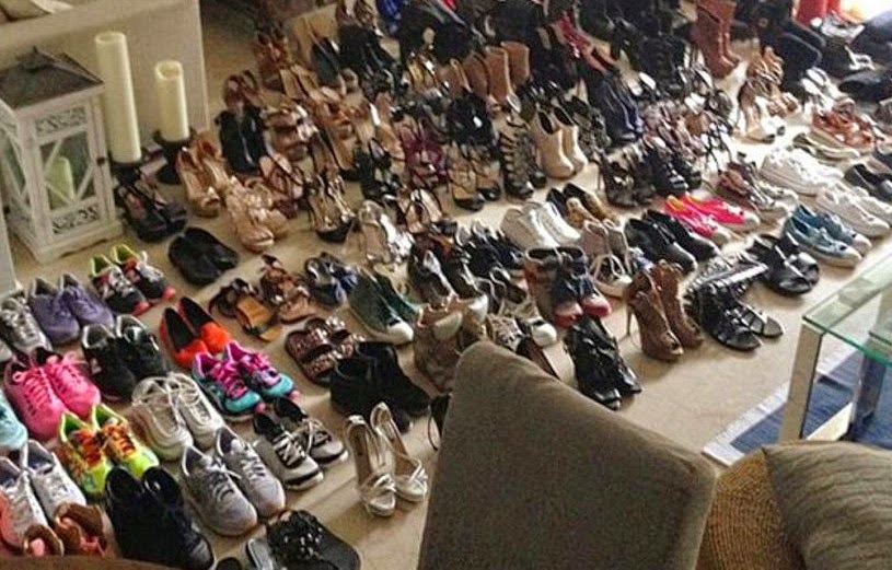 Θα πάθετε ΠΛΑΚΑ: Δείτε πόσα ζευγάρια παπούτσια έχει Ελληνίδα ηθοποιός! [photos] - Φωτογραφία 2