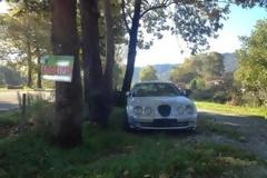 Παρατημένη Jaguar στο Χαλκιόπουλο Αιτωλοακαρνανίας - Δείτε φωτο