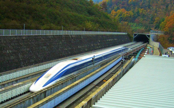 Αυτό είναι το πιο γρήγορο τρένο στον κόσμο - Δεν φαντάζεστε τι ταχύτητα πιάνει [photos] - Φωτογραφία 1